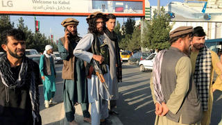 Taliban nổ súng khống chế đám đông ở sân bay Kabul