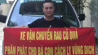 Người đàn ông tặng hàng tấn rau cho các hộ dân trong khu cách ly