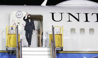 Phó Tổng thống Hoa Kỳ Kamala Harris đến Hà Nội, bắt đầu chuyến thăm Việt Nam