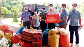 22 tấn lương thực và rau xanh ủng hộ người dân TP Hà Nội