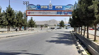 Taliban phong tỏa lối vào sân bay Kabul