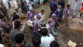 Cháy nhà máy hóa chất nghi khóa cửa không cho công nhân ra ngoài