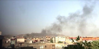 Nổ lớn gần sân bay Kabul khi Mỹ không kích nhóm ISIS