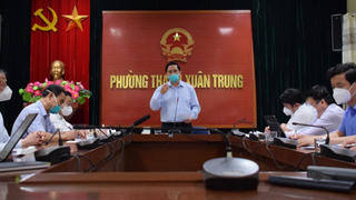 Thủ tướng ‘thị sát’ đột xuất điểm dịch nóng nhất Hà Nội
