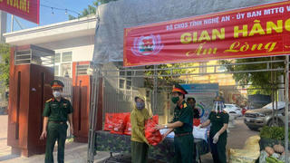 Hơn 2,3 tỷ đồng giá trị hàng hóa từ “Gian hàng 0 đồng” được trao cho người dân