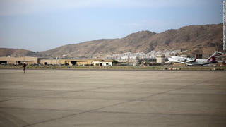 Sân bay ở Kabul chuẩn bị mở lại dù Taliban chưa chiếm được 'lãnh địa đối kháng cuối cùng'
