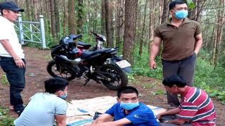 Rủ nhau nhậu ở trạm bơm, mỗi người nhận phạt 10 triệu đồng