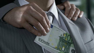 Cựu quan chức EU dính bê bối hối lộ trị giá 60 triệu euro