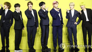 Tài khoản của fan BTS bị Weibo đình chỉ vì 'hành vi theo đuổi ngôi sao phi lý'