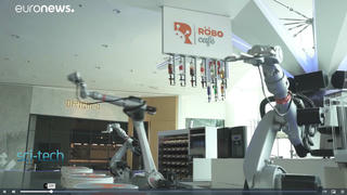 Sự hấp dẫn của quán cafe có đội ngũ 'nhân viên' robot