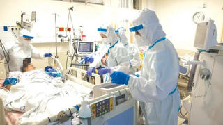 Người phản đối vaccine chết vì COVID-19 sau khi cáo buộc cảnh sát đầu độc