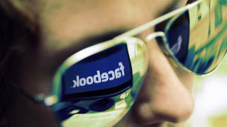 Facebook ra mắt kính thông minh làm 'nổi sóng' mối lo về quyền riêng tư