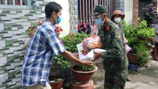 TP HCM hỗ trợ 1 triệu đồng/người đợt 3 cho người dân bị khó khăn vì COVID-19 