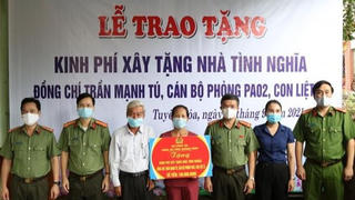 Công an tỉnh Quảng Bình trao tặng 150 triệu đồng hỗ trợ xây dựng và sửa chữa nhà tình nghĩa