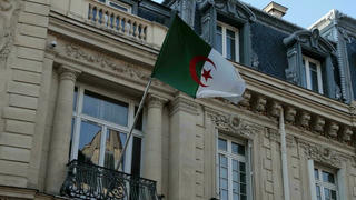 Algeria "giận tím người" sau phát ngôn của Tổng thống Pháp