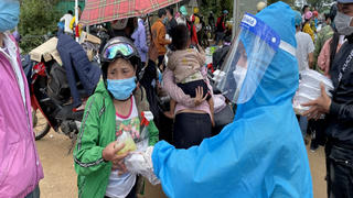 Kon Tum hỗ trợ hơn 6.000 người đi qua địa bàn tỉnh về quê