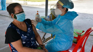 Cà Mau đẩy nhanh tiến độ tiêm vaccine cho 05 nhóm đối tượng ưu tiên