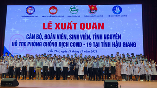 Cán bộ, sinh viên Y Dược Cần Thơ hỗ trợ Hậu Giang tiêm vaccine phòng COVID-19 