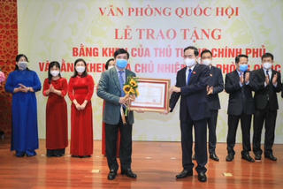 Khen thưởng tập thể, cá nhân có thành tích xuất sắc trong công tác bầu cử