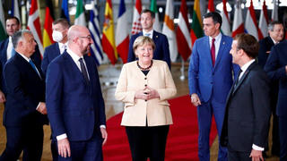 Xúc động lễ chia tay bà Angela Merkel