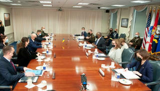 Ukraine đề xuất hỗ trợ từ Mỹ để "bảo vệ vùng trời và biển"