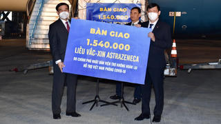 Hơn 1,5 triệu liều vacccine AstraZeneca do Chính phủ Nhật Bản viện trợ đã đến sân bay Nội Bài