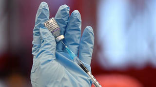 Trẻ sơ sinh nhập viện sau khi tiêm vaccine COVID-19