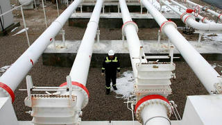 Khí trong đường ống đi ngược, giá gas ở châu Âu lần đầu tiên tăng trên 2.100 USD/1.000 m3