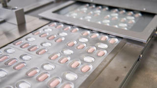 Hoa Kỳ công nhận thuốc điều trị COVID-19 của Pfizer 
