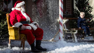 Ông già Noel và tuần lộc phải âm tính mới được đi phát quà