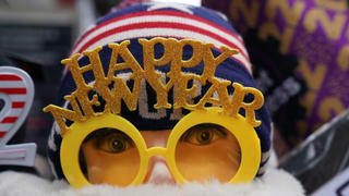 Bị COVID-19 "phủ bóng mờ", các lễ kỷ niệm Năm mới lung linh vẫn sẽ diễn ra