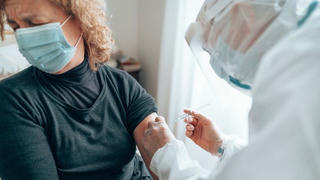 Phát hiện bất ngờ về tác dụng phụ sau tiêm vaccine phòng COVID-19