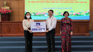 TTC trao tặng 900 phần quà Tết cho các gia đình chính sách, khó khăn ở Long An