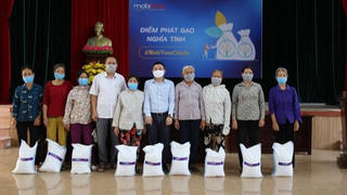 Món quà nhỏ gửi hy vọng lớn đến người lao động xa quê dịp Tết