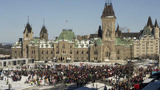Thủ đô Canada ban bố tình trạng khẩn cấp