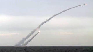 Bộ Quốc phòng Nga công bố video phóng 8 tên lửa Kalibr vào các mục tiêu quân sự Ukraine