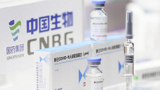 Thử nghiệm vaccine đặc hiệu Omicron có thể chống lại các biến thể 