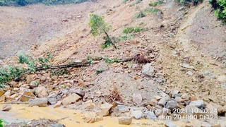 Lai Châu mưa lớn kéo dài gây sạt lở nhiều tuyến đường, ách tắc giao thông