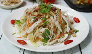 Tận dụng gà tồn sau tết làm món nộm ngon