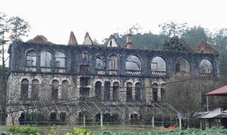 Khám phá tu viện cổ Tả Phìn