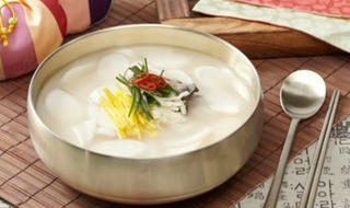 Độc đáo truyền thống “ăn canh tính tuổi” ở Hàn Quốc