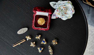 Trâm cài áo, sự trở lại đầy ngoạn mục của món phụ kiện kinh điển