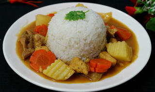 Cơm gà cà ri thơm ngon béo ngậy