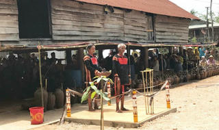 Độc nhất vô nhị, lễ cầu mưa vào đúng ngày 30/4