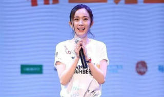 Lên đồ ra phố ngày hè 'đẹp quên lối về' với quần jeans và áo thun