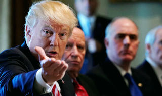 Rắc rối pháp lý bủa vây Tổng thống Mỹ