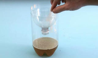 Tự chế bẫy muỗi bằng chai nhựa