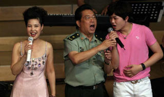 Muối mặt vì cậu ấm cô chiêu 'rạch giời rơi xuống'