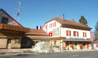 Nơi khách ngủ ở Thụy Sĩ nhưng phải sang Pháp nếu muốn đi toilet