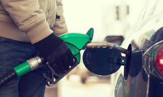 Lý do nước Mỹ suốt 25 năm giữ nguyên một mức thuế xăng dầu